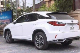 Danh tính 2 công an bị đình chỉ trong vụ cấp biển số VIP cho xe Lexus ở Huế