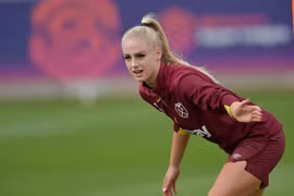 Nữ tiền đạo Thụy Sĩ có bạn gái cũng là cầu thủ nổi tiếng