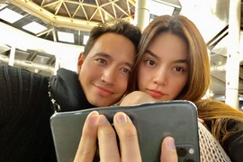 Kim Lý - Hồ Ngọc Hà đăng ảnh đẹp đôi, lộ bằng chứng lạm dụng photoshop