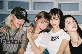 Trang Lou khoe ảnh hồi 'ngố tàu', Nhật Lê ở nhà đắp mặt nạ dịp nghỉ lễ