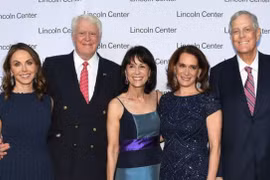 Gia tộc giàu nhất thế giới kiếm 4 triệu USD mỗi giờ