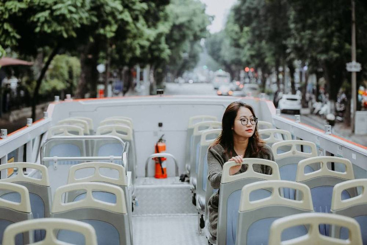 Trải nghiệm ngắm Hà Nội bằng xe buýt 2 tầng. Ảnh MIA buyt.jpg