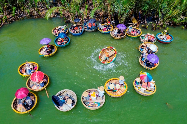 Ảnh Eholiday trai-nghiem-thuyen-thung-rung-dua-bay-mau.jpg