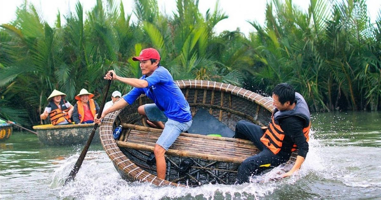 Ảnh Trinh Nguyen cheo-thuyen2.jpg