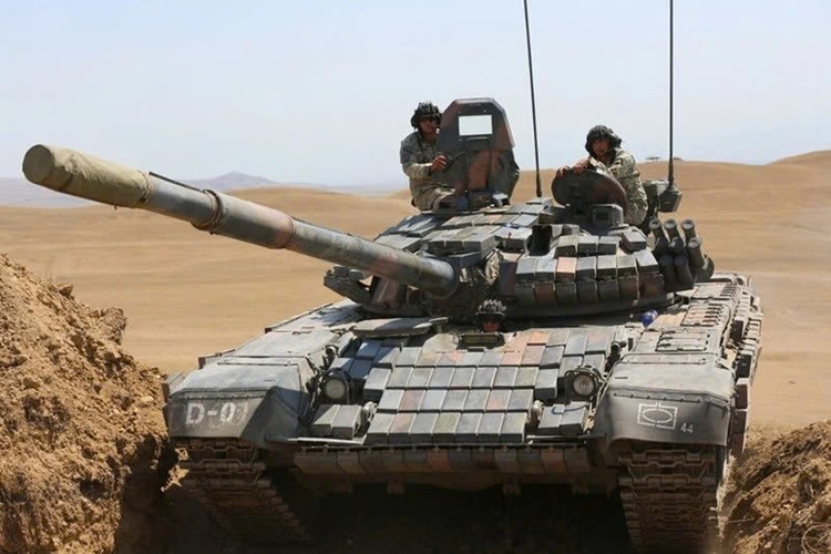 Xe tăng T-72 được Ấn Độ sử dụng trong chiến dịch tấn công Pakistan. Ảnh: National Interest 10bb2f3cb104045a5d15.jpg