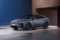 Lexus ES 2026 tham vọng "hất cẳng" BMW 5-Series ở châu Âu