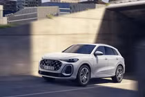 Audi Q5 PHEV ra mắt - pin lớn đi xa hơn, từ 1,91 tỷ đồng