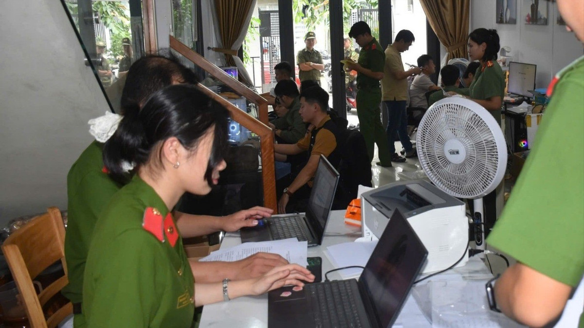 Công an triệt phá đường dây tạo tài khoản ảo phục vụ lừa đảo xuyên biên giới. Ảnh: CA