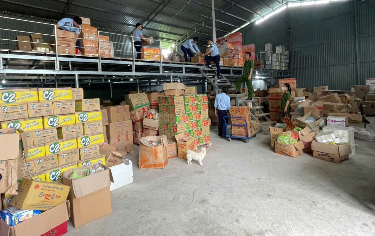 Kiểm tra hàng hóa vi phạm - Ảnh Chi cục QLTT tỉnh Cao Bằng