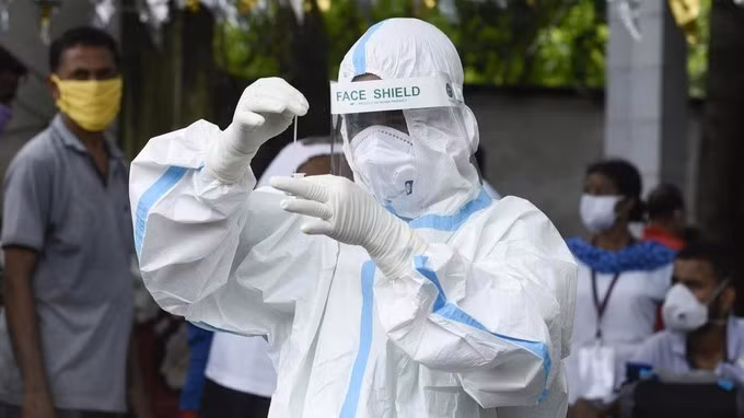 Cơ quan y tế đang theo dõi sát sao biến thể SARS-CoV-2 BA.3.2/ Ảnh nguồn sggp.org.vn