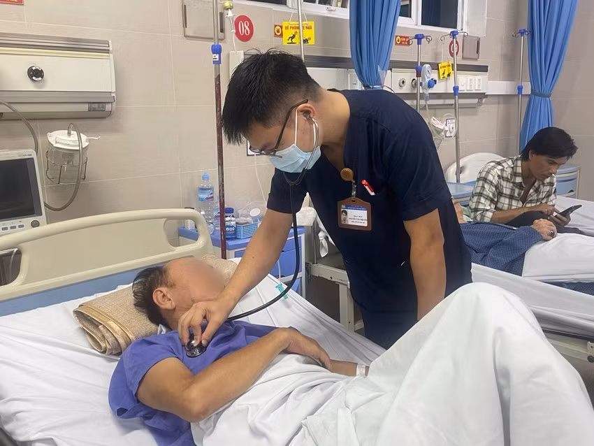 Người đàn ông bị tắc thân nền cấp - một thể đột quỵ cực kỳ nguy hiểm với tỷ lệ tử vong trên 90%. Ảnh: BVCC