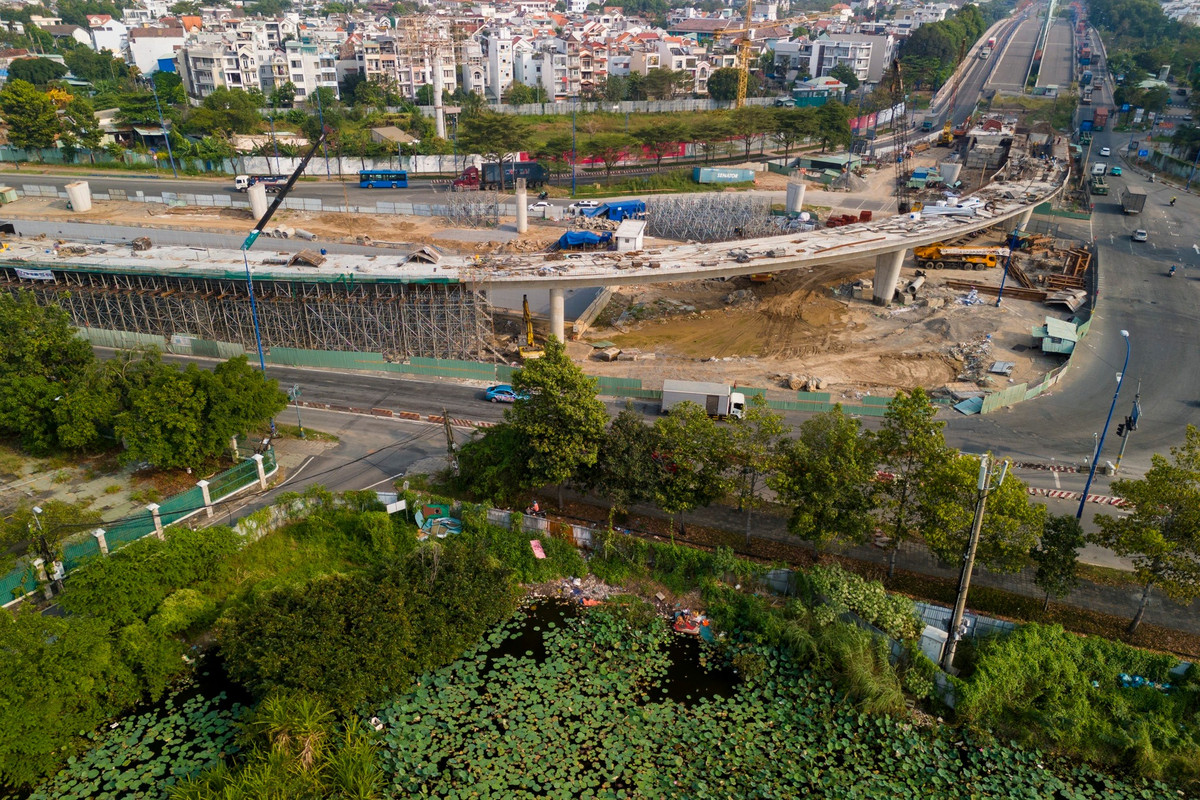 Theo quy hoạch, ga Thủ Thiêm đã được xác định từ hơn 10 năm trước và sẽ phục vụ 3 tuyến đường sắt lớn gồm: đường sắt tốc độ cao Bắc - Nam, đường sắt Thủ Thiêm - Long Thành và tuyến Metro số 2 giai đoạn 2 (Bến Thành - Thủ Thiêm).