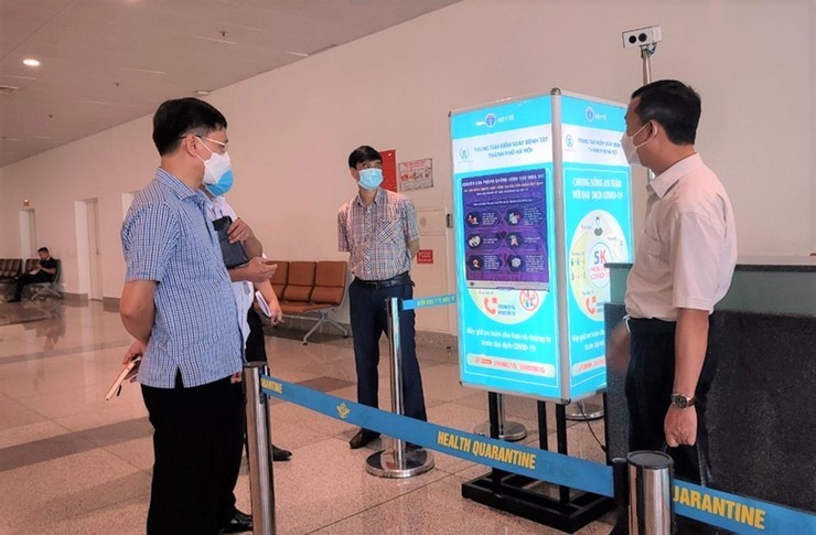 Siết chặt các hoạt động giám sát người nhập cảnh tại sân bay quốc tế Nội Bài. Ảnh SYT Hà Nội