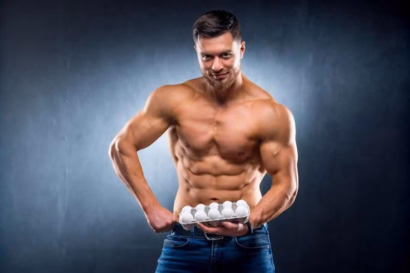 Người tập gym có thể ăn 7 - 14 quả trứng cả lòng trắng và lòng đỏ trong 1 tuần/ Ảnh Internet
