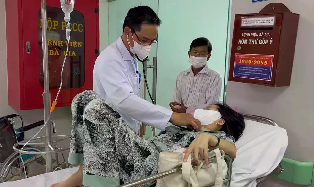 Bệnh nhân đang điều trị tại Bệnh viện Đa khoa Bà Rịa. Ảnh sggp.org.vn