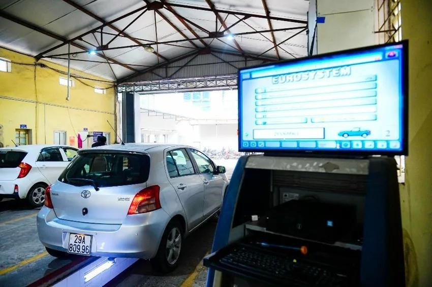 Thời gian qua, một số chủ xe đã nộp phạt nguội nhưng hệ thống vẫn chưa kịp gỡ cảnh báo. Ảnh: V.LONG