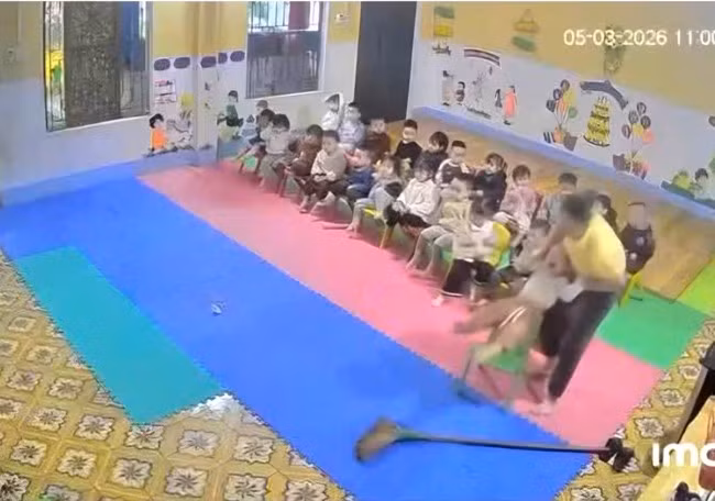 Hình ảnh khiến cộng đồng mạng phẫn nộ. Ảnh cắt từ clip/Nguồn SKĐS