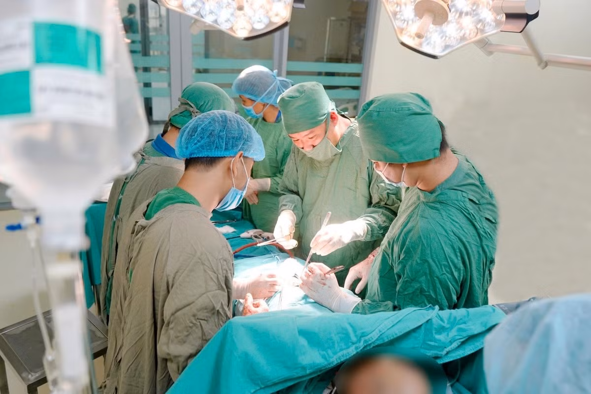 Phẫu thuật ung thư buồng trứng giai đoạn muộn tại Bệnh viện Đa khoa Thái Bình. Ảnh BV