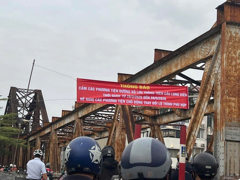 Từ 9h sáng 28/3, cơ quan chức năng sẽ tạm đóng cầu Long Biên, cấm toàn bộ phương tiện lưu thông trong 2 tháng/ Ảnh nguồn ANTĐ