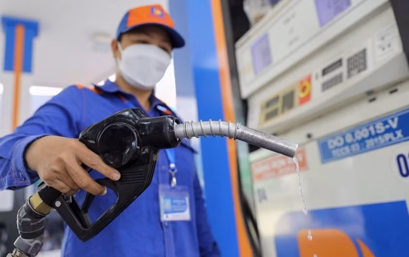 Giá xăng dầu hôm nay tăng cao, chi phí vận hành của nhiều ngành bị đẩy lên. Ảnh minh họa/Nguồn thegioitiepthi.danviet.vn