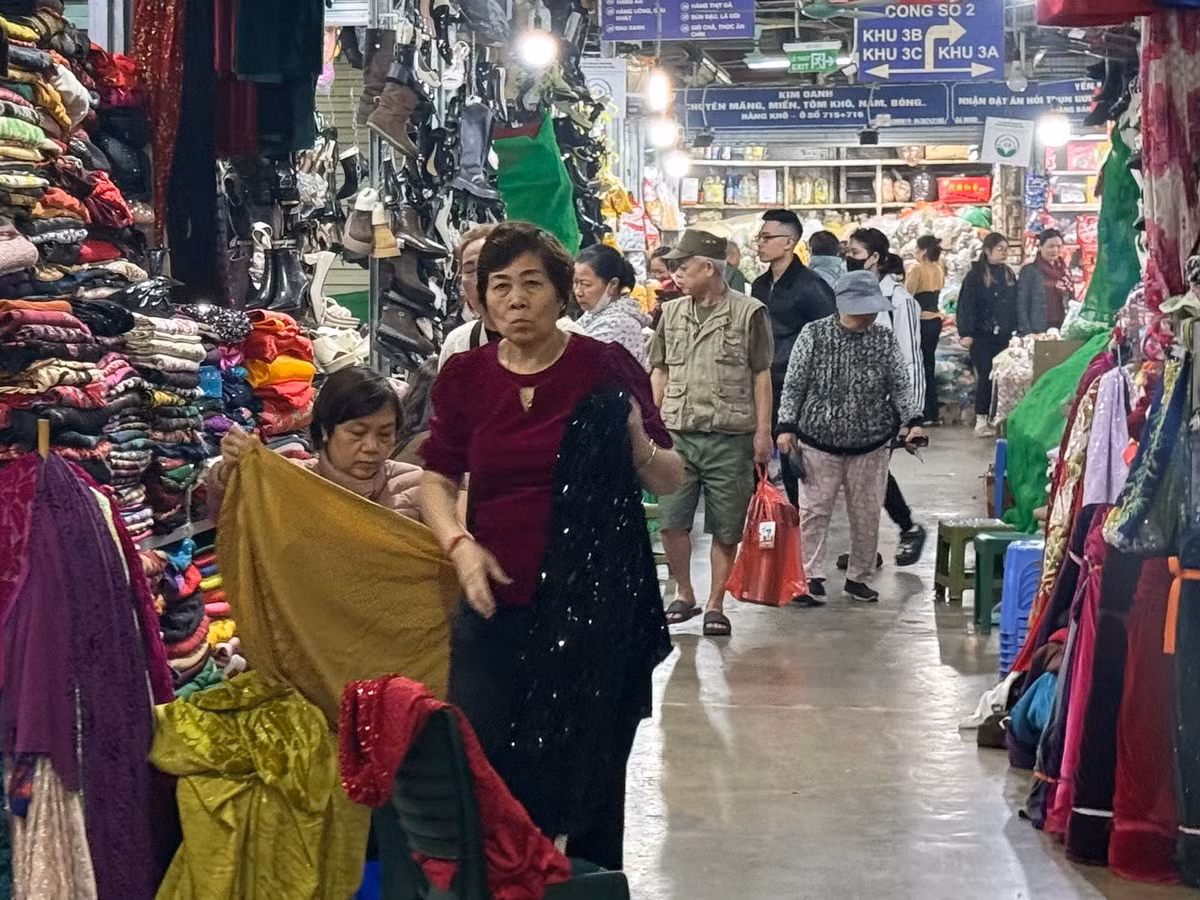 Theo dự thảo, hộ kinh doanh có doanh thu dưới 3 tỷ đồng được lập hóa đơn tổng theo ngày, với các giao dịch dưới 50.000 đồng. Ảnh minh họa/Nguồn tienphong.vn