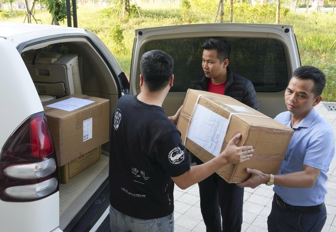 Một số thuốc men cần thiết được Sở Y tế Hải Phòng chuyển vào tỉnh Đắk Lắk.