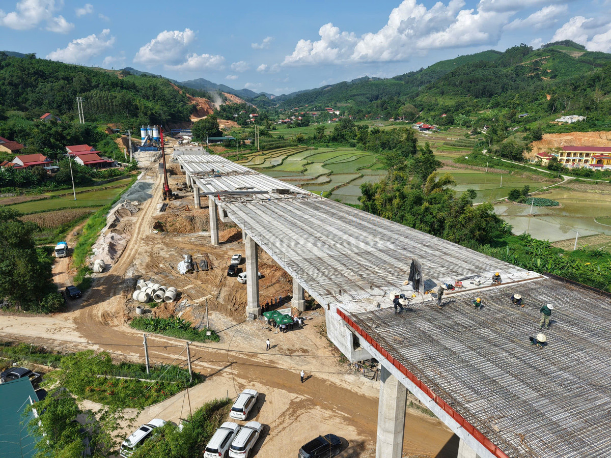 Dự án cao tốc Hữu Nghị - Chi Lăng đã đạt tiến độ thi công 34,45%, dự kiến thông tuyến cuối năm nay. Ảnh: Đèo Cả.