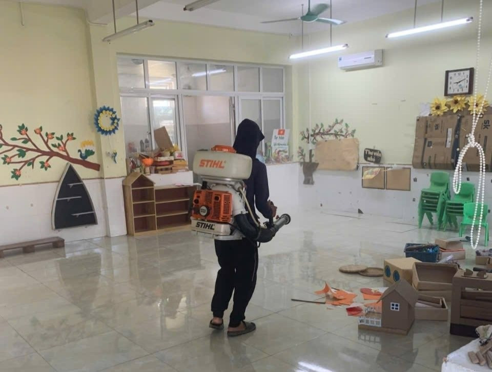 CDC Hà Nội yêu cầu các đơn vị có liên quan thông qua các chiến dịch diệt lăng quăng, bọ gậy, phun hóa chất diệt muỗi trưởng thành tại khu vực nguy cơ, ổ dịch/Ảnh phapluat.tuoitrethudo.vn