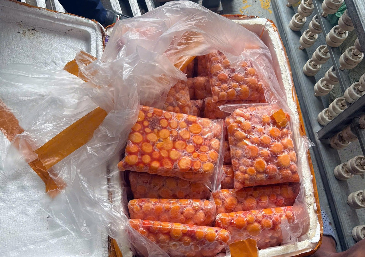 Trứng gà non thu giữ. Ảnh tienphong.vn