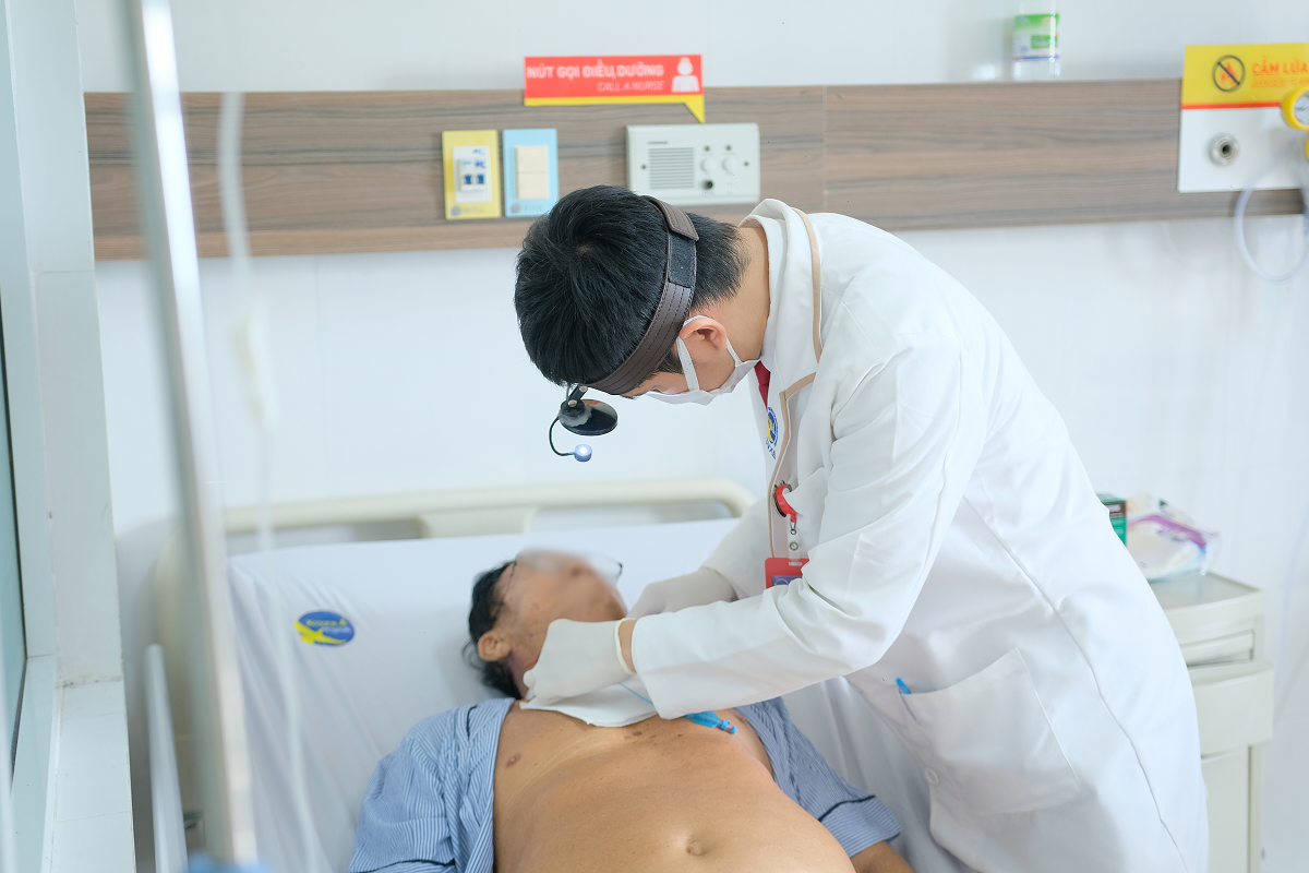 Trường hợp của cụ ông là một tai nạn hy hữu nhưng đặc biệt nguy hiểm. Ảnh: BV