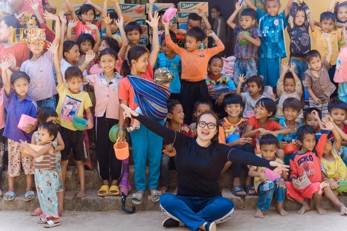 Hoàng Hường từng được mệnh danh là “thánh từ thiện”