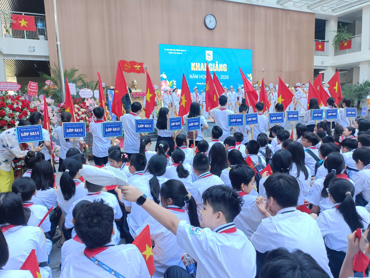 Lễ khai giảng năm học mới ở Trường THCS Giảng Võ trong không khí rộn ràng, trang nghiêm.