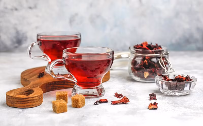 Trà hoa dâm bụt giúp bổ sung dưỡng chất cần thiết (Ảnh minh hoạ/Internet)