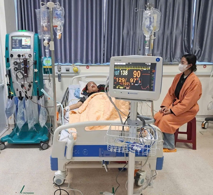Qua lọc máu liên tục (CRRT), bệnh nhân N.Đ.D. đang dần ổn định sức khỏe. Ảnh: CTV/Nguồn baogialai.com.vn