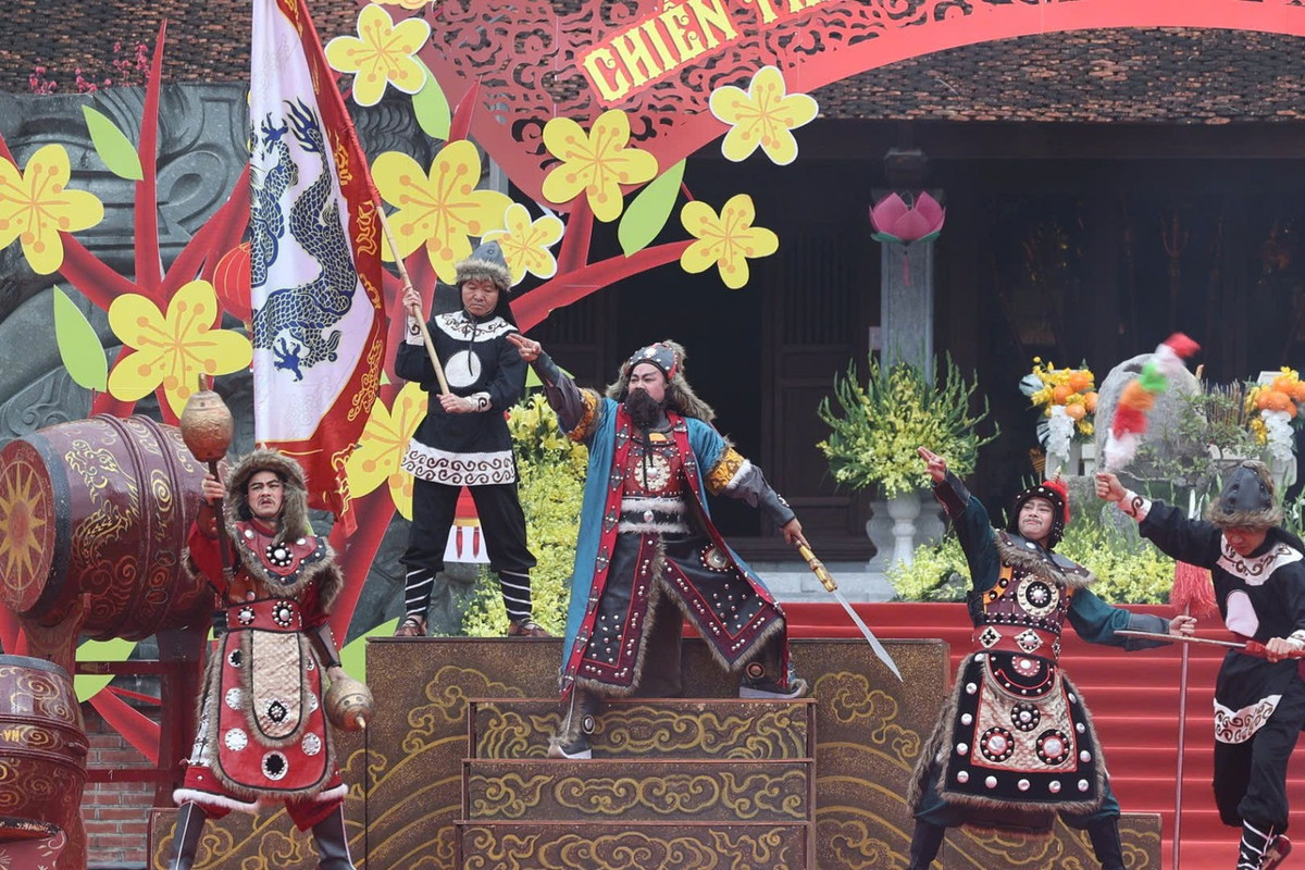 Trường đoạn sử thi do Nhà hát Sân khấu truyền thống quốc gia Việt Nam dàn dựng. Ảnh tienphong.vn