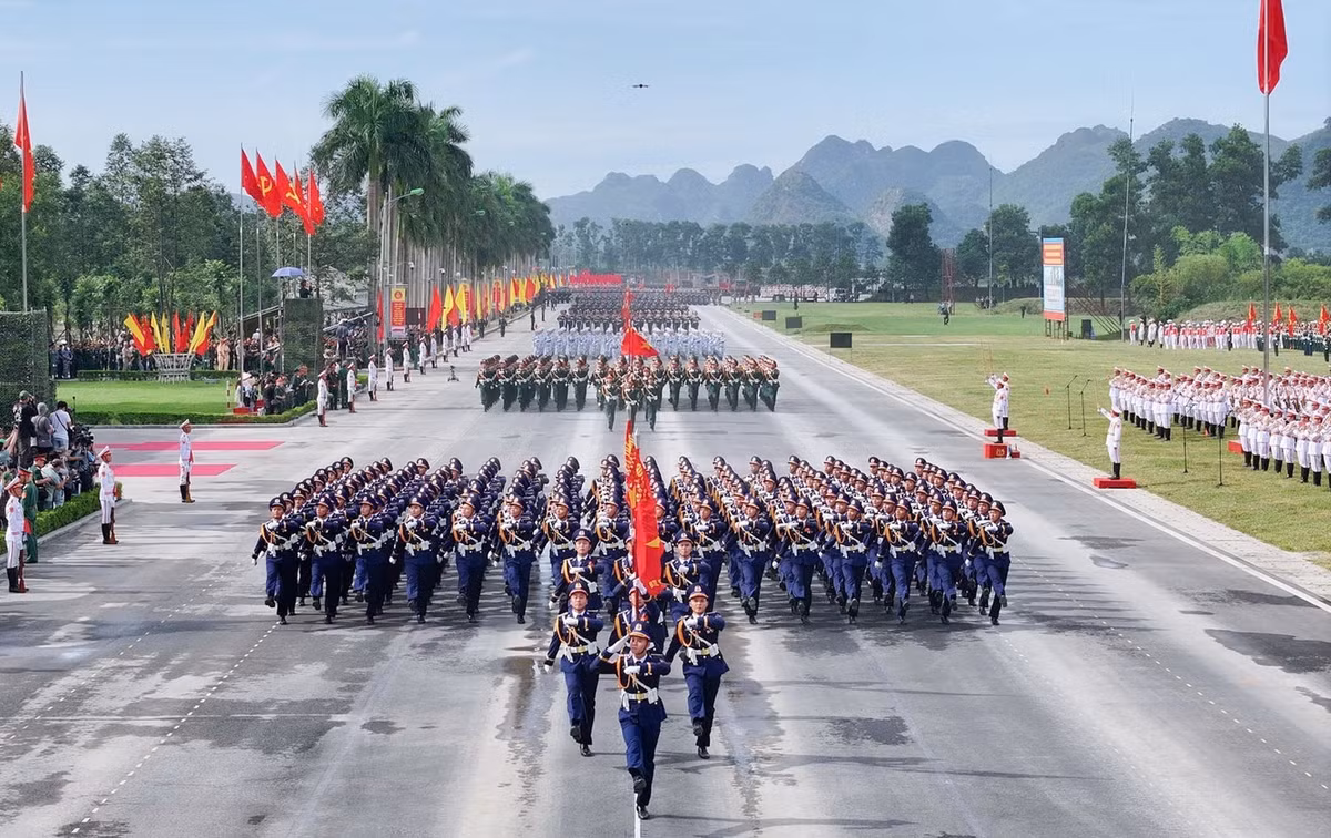 Các khối Quân đội nhân dân Việt Nam thao luyện diễu binh A80 tại Trung tâm Huấn luyện quân sự quốc gia 4.