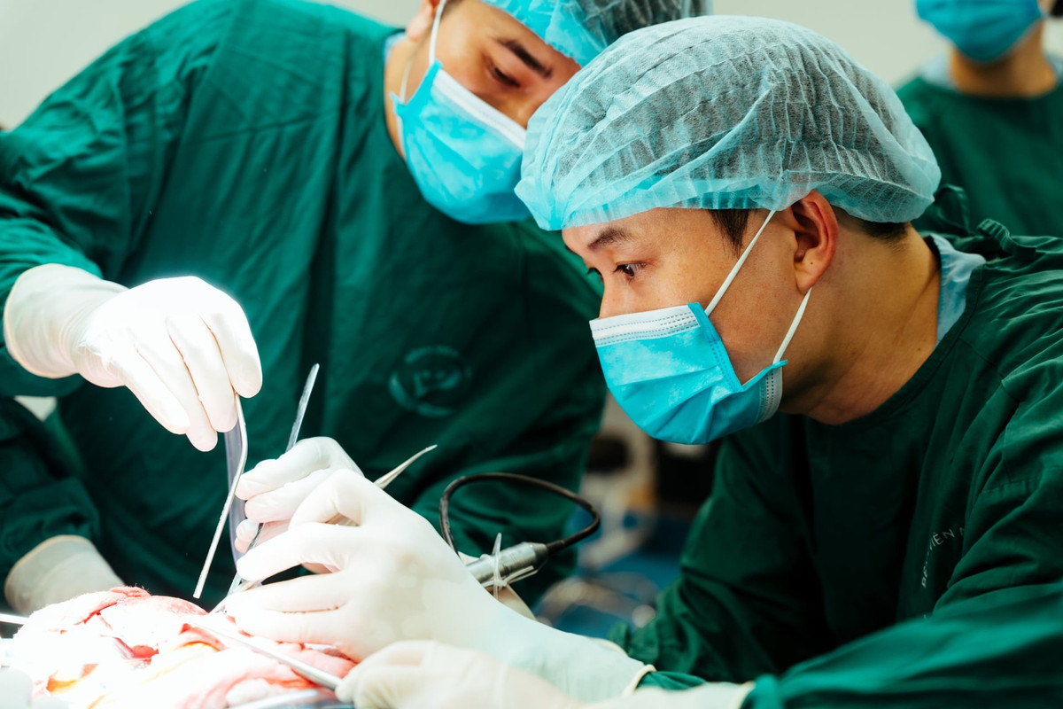 Bác sĩ Bệnh viện Nhi Hà Nội đã sử dụng phương pháp mới, ít xâm lấn, bước đầu được áp dụng tại một số trung tâm lớn trên thế giới. Ảnh BV