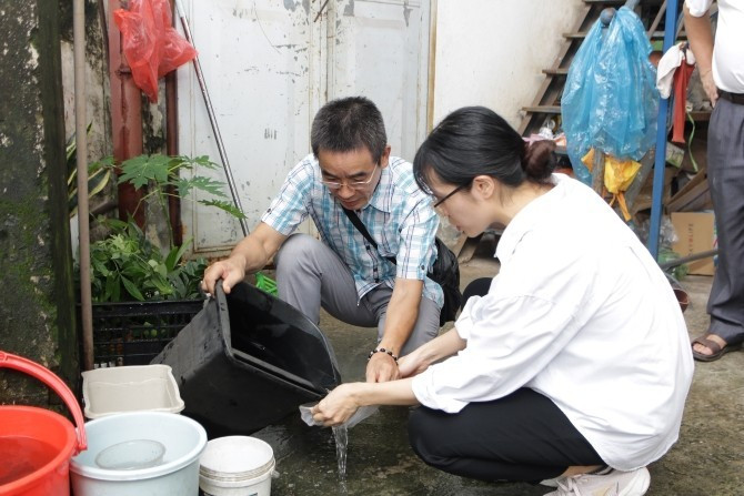 CDC Hà Nội tăng cường công tác kiểm soát ổ dịch sốt xuất huyết trên địa bàn Thành phố/ Ảnh LĐTĐ