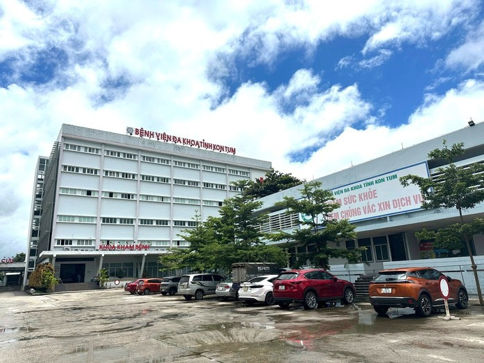 Bé gái 2 tuổi bị hóc hạt nhãn được các bác sĩ Bệnh viện Đa khoa tỉnh Quảng Ngãi 2 nỗ lực cứu chữa nhưng bất thành/Ảnh NLĐ