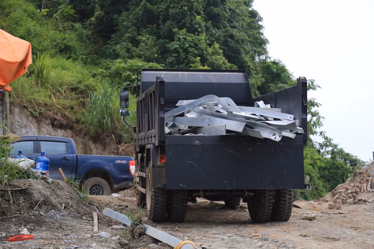 Rồi chuyển khỏi hiện trường.