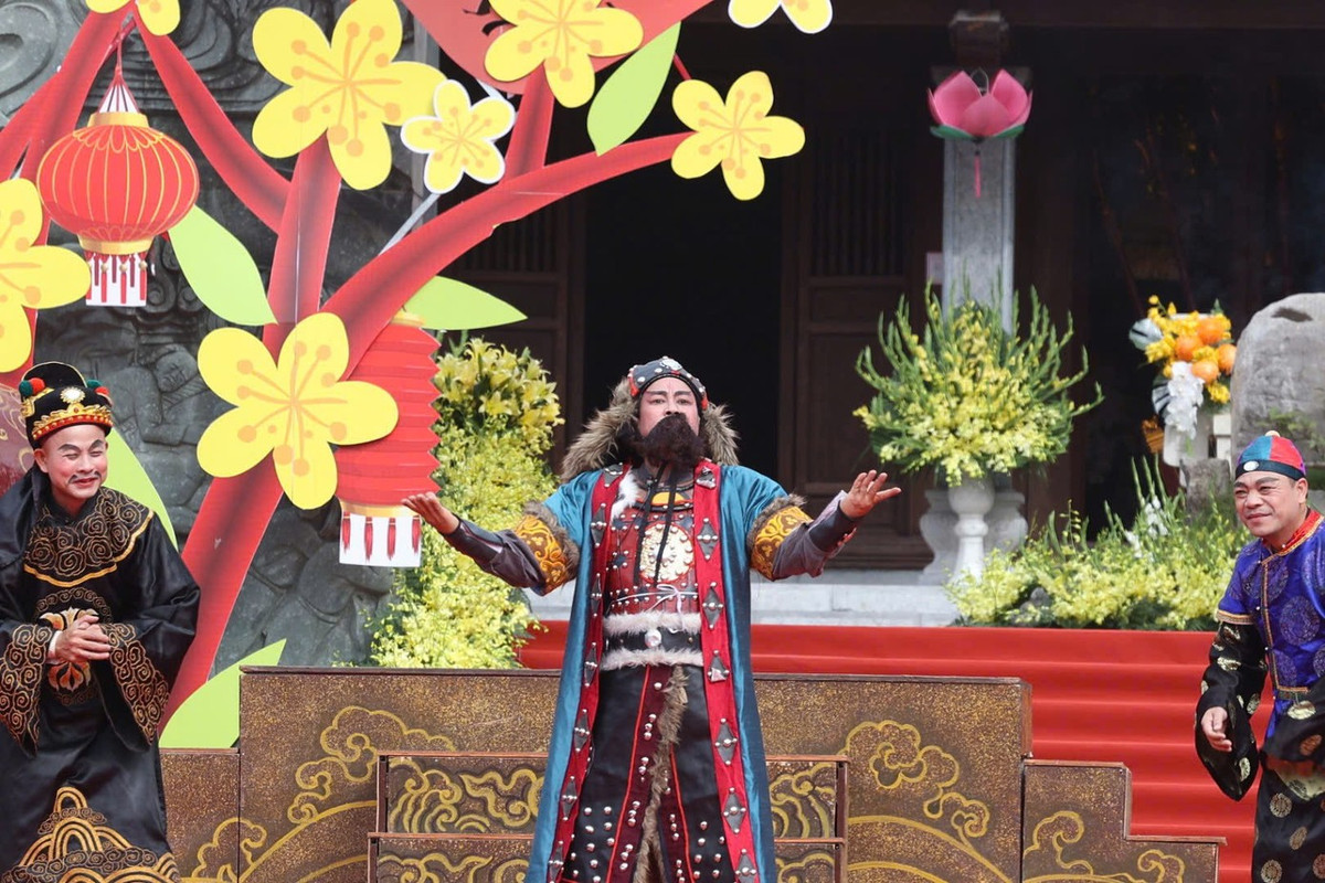 Hoạt cảnh tái hiện Hoàng đế Quang Trung - Nguyễn Huệ thống lĩnh ba quân đánh giặc ngoại xâm. Ảnh tienphong.vn