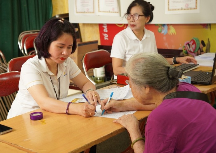 Hơn 3,5 triệu người được nhận gộp 2 tháng lương hưu, trợ cấp để ăn Tết. Ảnh minh hoạ