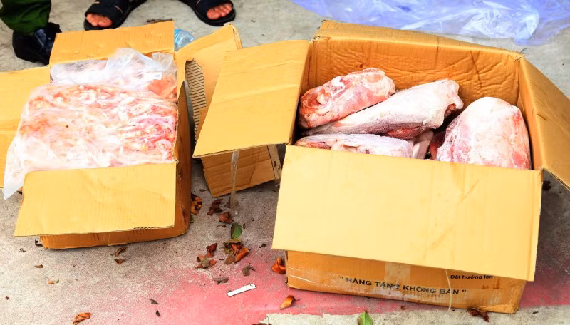 Một phần thực phẩm được lấy ra từ kho đông lạnh/ Ảnh CA.