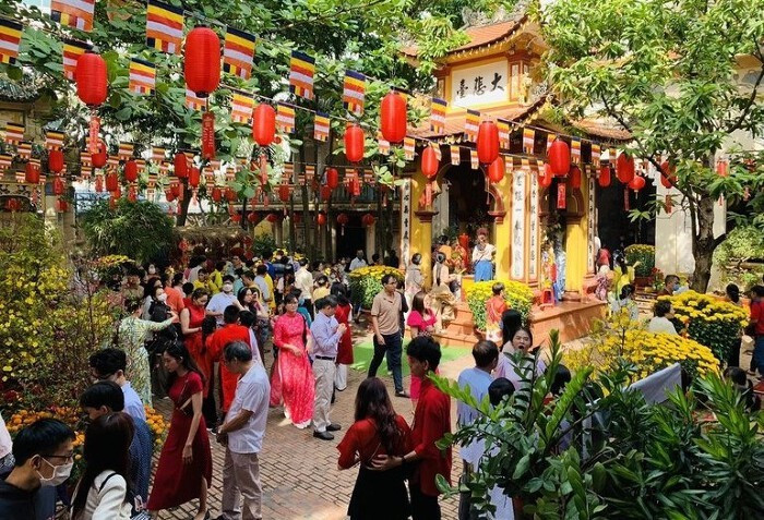 Người Việt thường đi chùa để cầu xin sự bình an, may mắn, tài lộc cho bản thân và gia đình trong suốt năm mới. Ảnh minh họa/ Nguồn internet