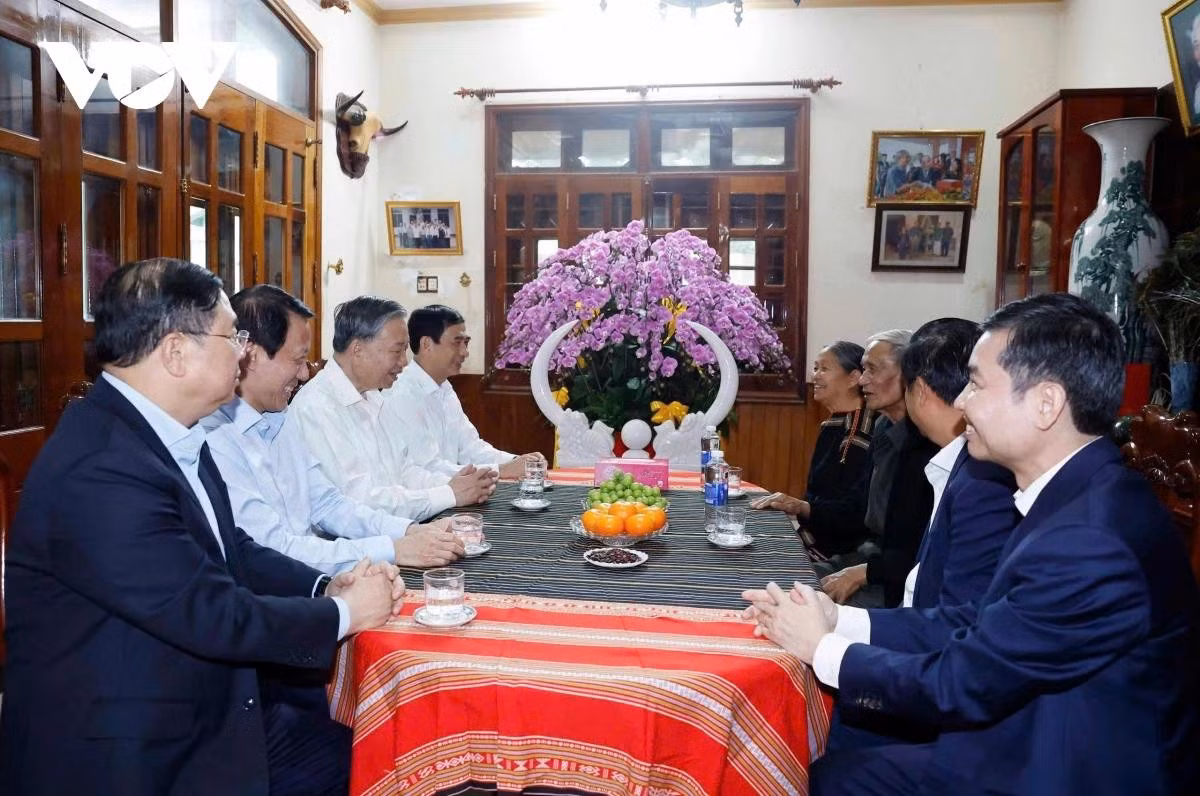 Tổng Bí thư Tô Lâm đã đến thăm chúc tết đồng chí Y Luyện, nguyên Bí thư Tỉnh uỷ Đắk Lắk.