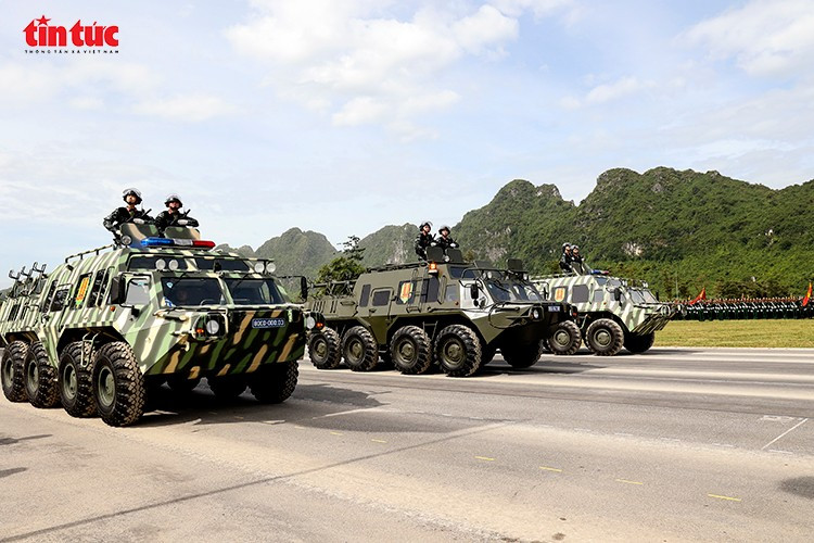 Xe thiết giáp đa năng của lực lượng Cảnh sát cơ động trang bị hỏa lực mạnh mẽ, phục vụ tác chiến đặc biệt.