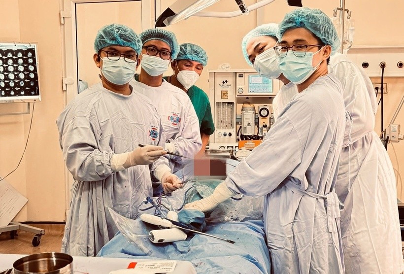 Ca mổ không chỉ mở ra cơ hội phục hồi toàn diện cho bệnh nhi mà còn đánh dấu một bước tiến trong điều trị ung thư xương bảo tồn chi tại Việt Nam/BVCC