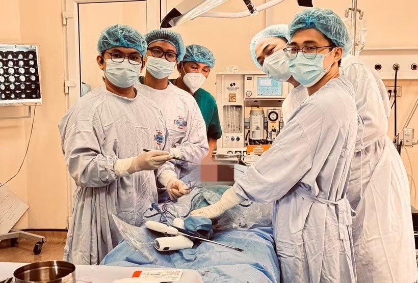 Ca mổ không chỉ mở ra cơ hội phục hồi toàn diện cho bệnh nhi mà còn đánh dấu một bước tiến trong điều trị ung thư xương bảo tồn chi tại Việt Nam/BVCC