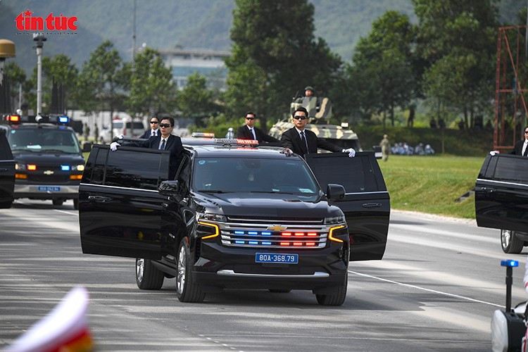 Đội hình xe chuyên dụng chở lực lượng bảo vệ yếu nhân với phương án sẵn sàng tác chiến trong mọi tình huống.