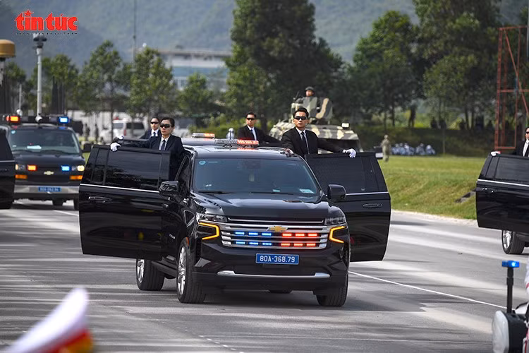 Đội hình xe chuyên dụng chở lực lượng bảo vệ yếu nhân với phương án sẵn sàng tác chiến trong mọi tình huống.